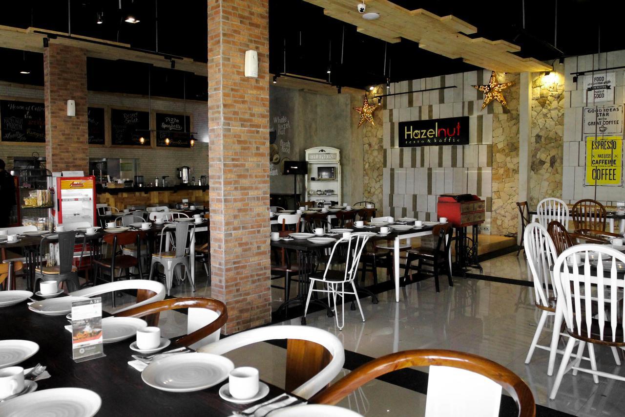 Hazotel Semarang Exterior photo
