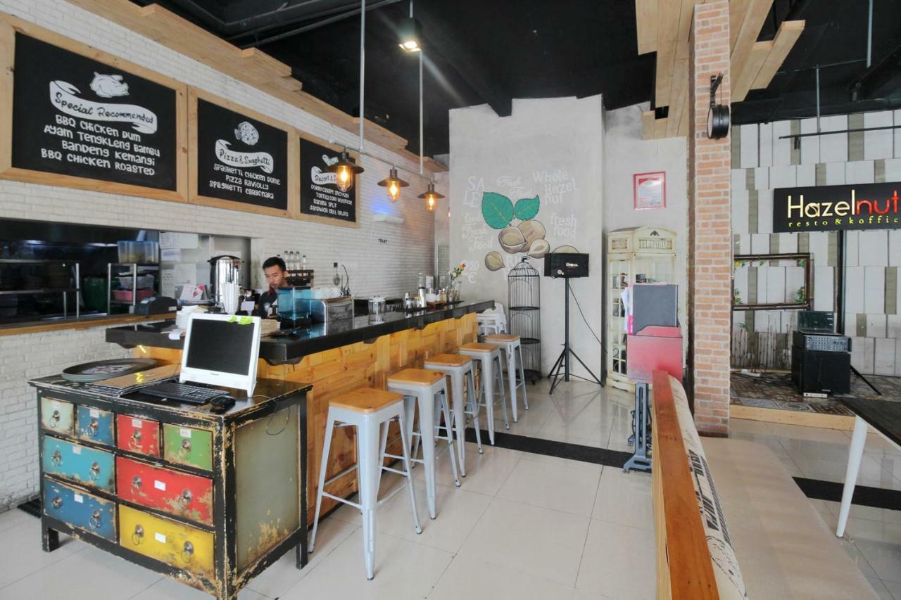 Hazotel Semarang Exterior photo