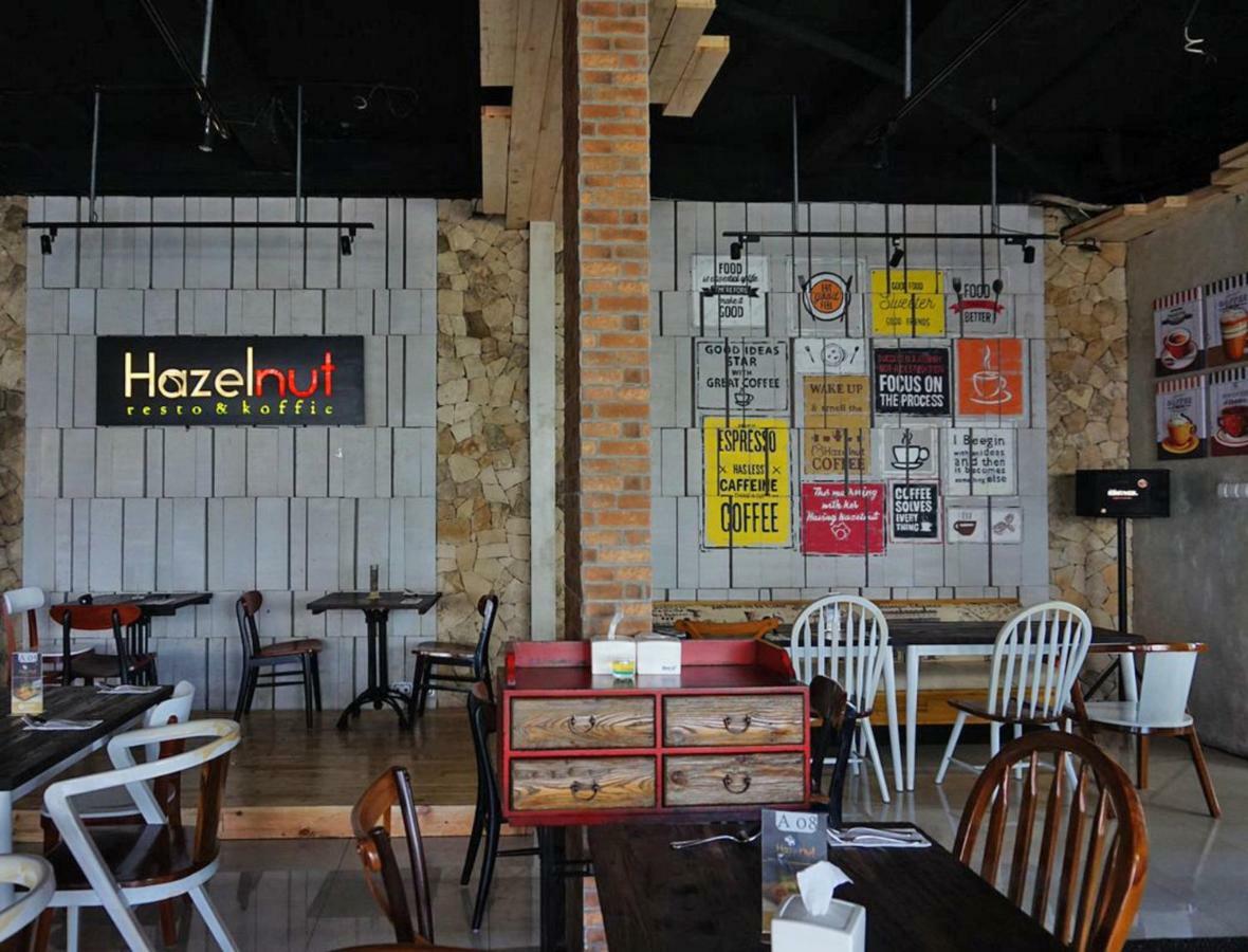 Hazotel Semarang Exterior photo